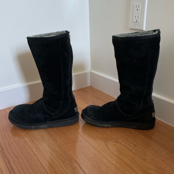 UGG Black Knightsbridge Skeepskin Lined Exposed Back Zipper Suede Boots Size 7 - Picture 8 of 15